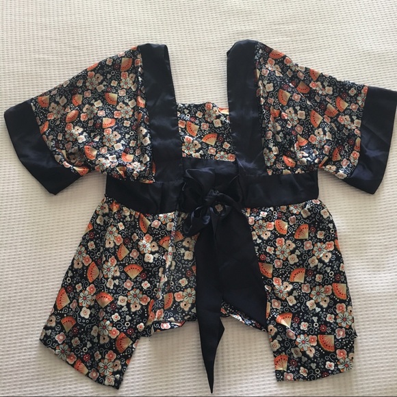 Kimono Blouse With Open Tie Back - Picture 2 of 6